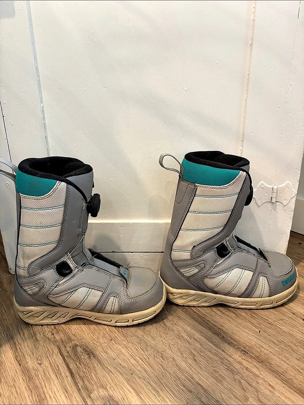 Thirtytwo Gray Snowboard Boots kids size 3